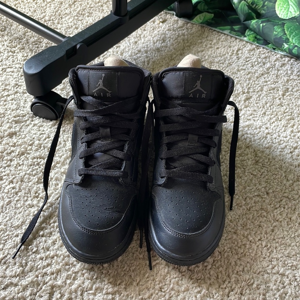 black jordan 1s high top